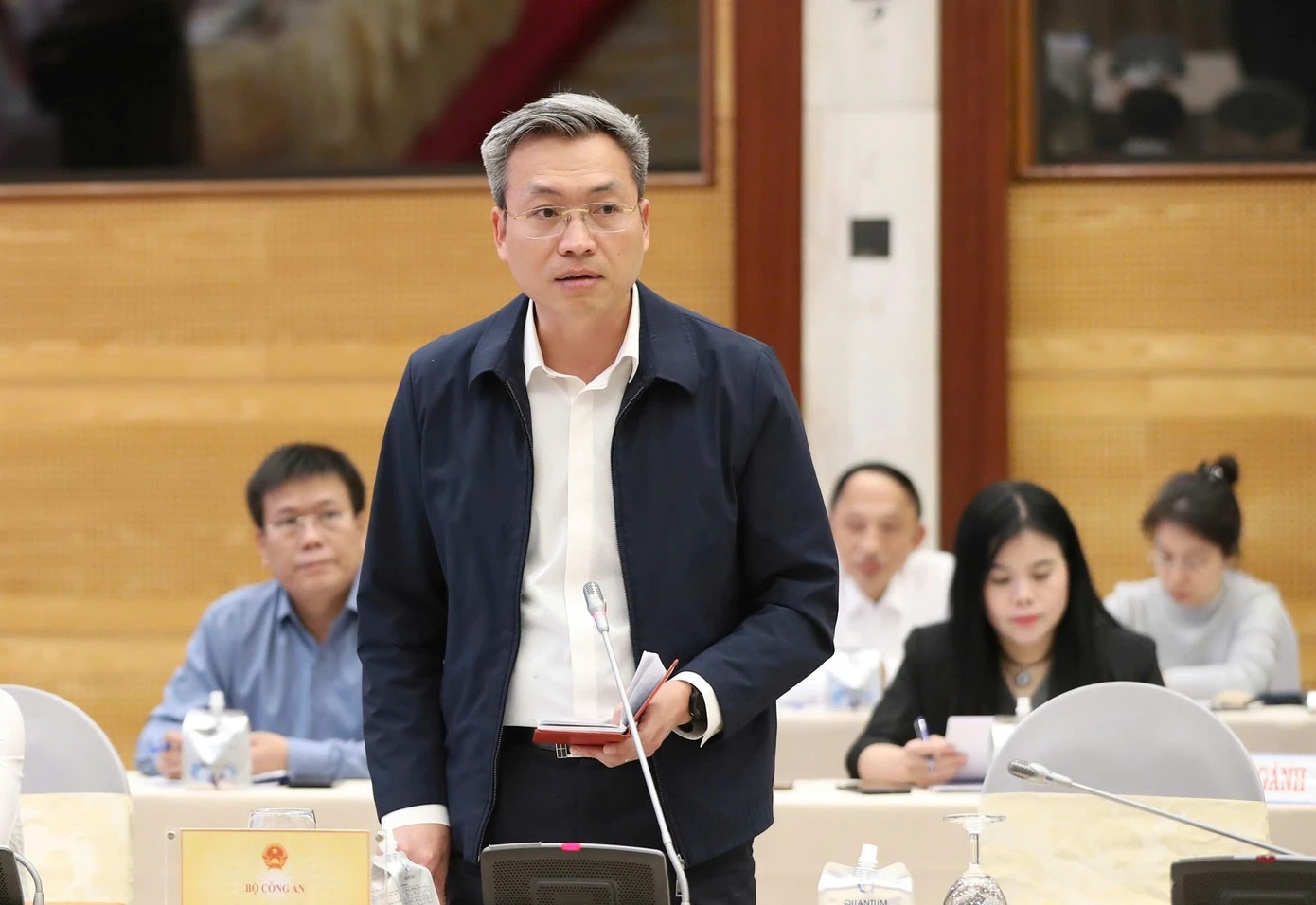 Thiếu tướng Nguyễn Quốc Toản trả lời tại họp báo.