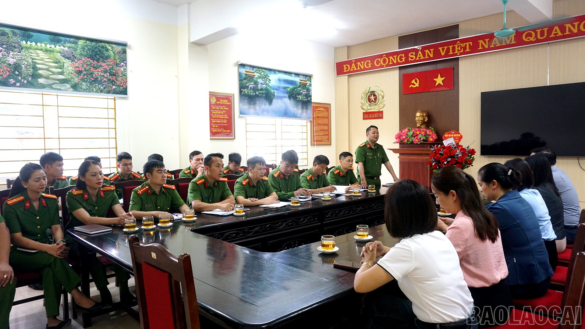 Quang cảnh buổi làm việc với lực lượng Công an xã Bắc Hà baolaocai-br_15-7-cabac-ha1.jpg