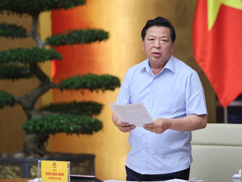 Bộ trưởng Bộ Xây dựng Trần Hồng Minh báo cáo tổng hợp về tình hình triển khai các công trình, dự án. Bộ trưởng Bộ Xây dựng Trần Hồng Minh báo cáo tổng hợp về tình hình triển khai các công trình, dự án.