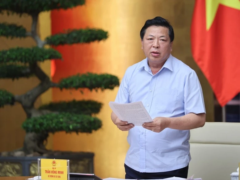 Bộ trưởng Bộ Xây dựng Trần Hồng Minh báo cáo tổng hợp về tình hình triển khai các công trình, dự án.