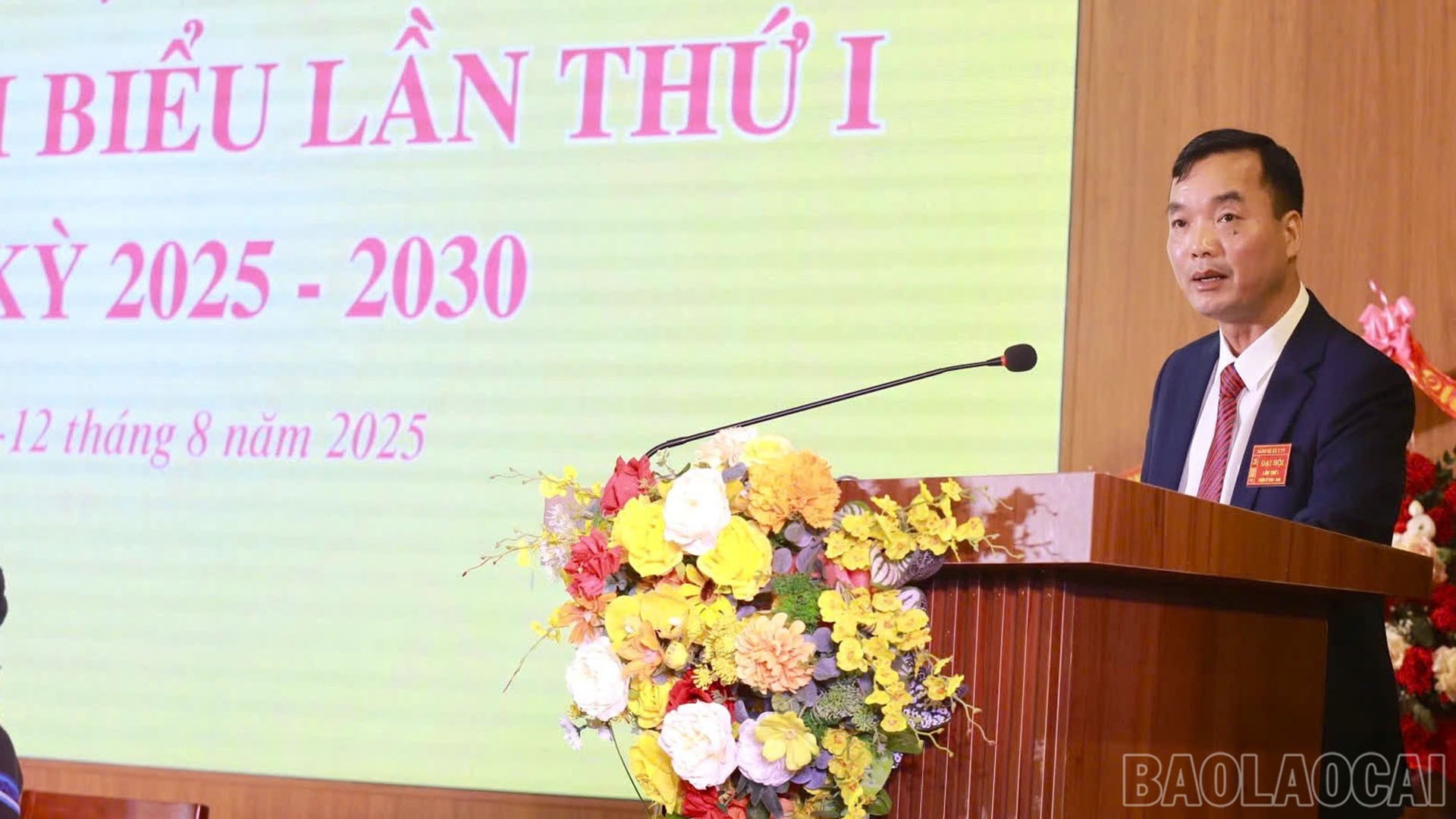 Đồng chí Tô Văn Thanh - Bí thư Đảng ủy xã Y Tý phát biểu tại Đại hội. 12-8-ongthanh.jpg