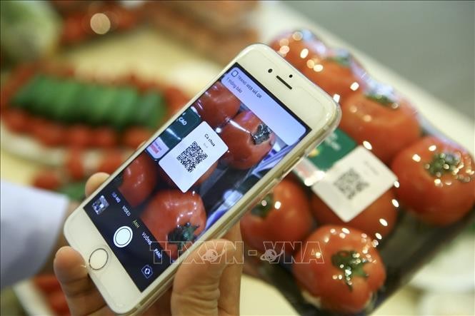 Quét mã QR Code truy xuất thông tin về nguồn gốc sản phẩm. Ảnh minh họa: