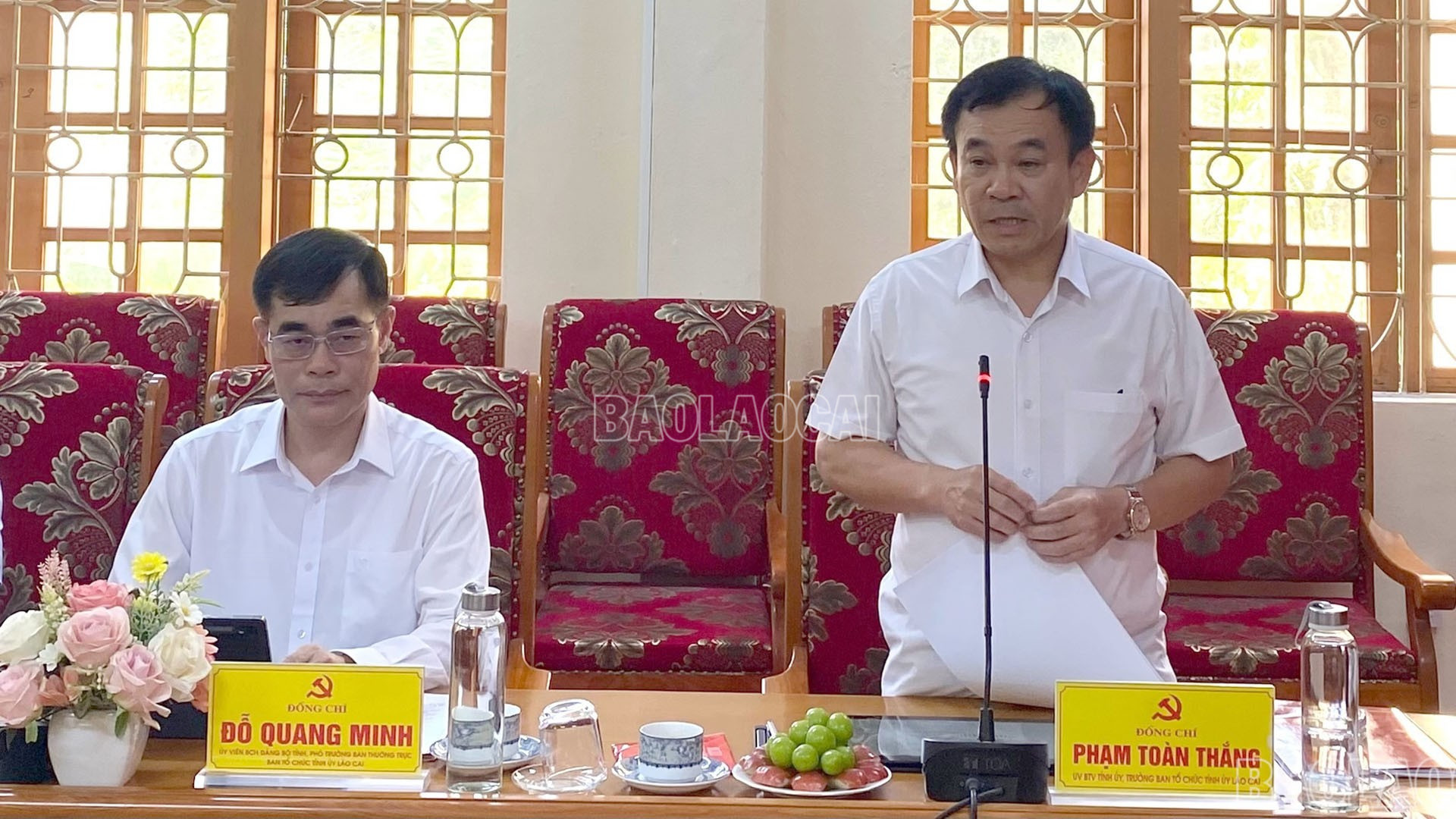Đồng chí Phạm Toàn Thắng - Ủy viên Ban Thường vụ Tỉnh ủy, Trưởng Ban Tổ chức Tỉnh ủy báo cáo tại buổi làm việc. baolaocai-c_17-7-ongthang.jpg