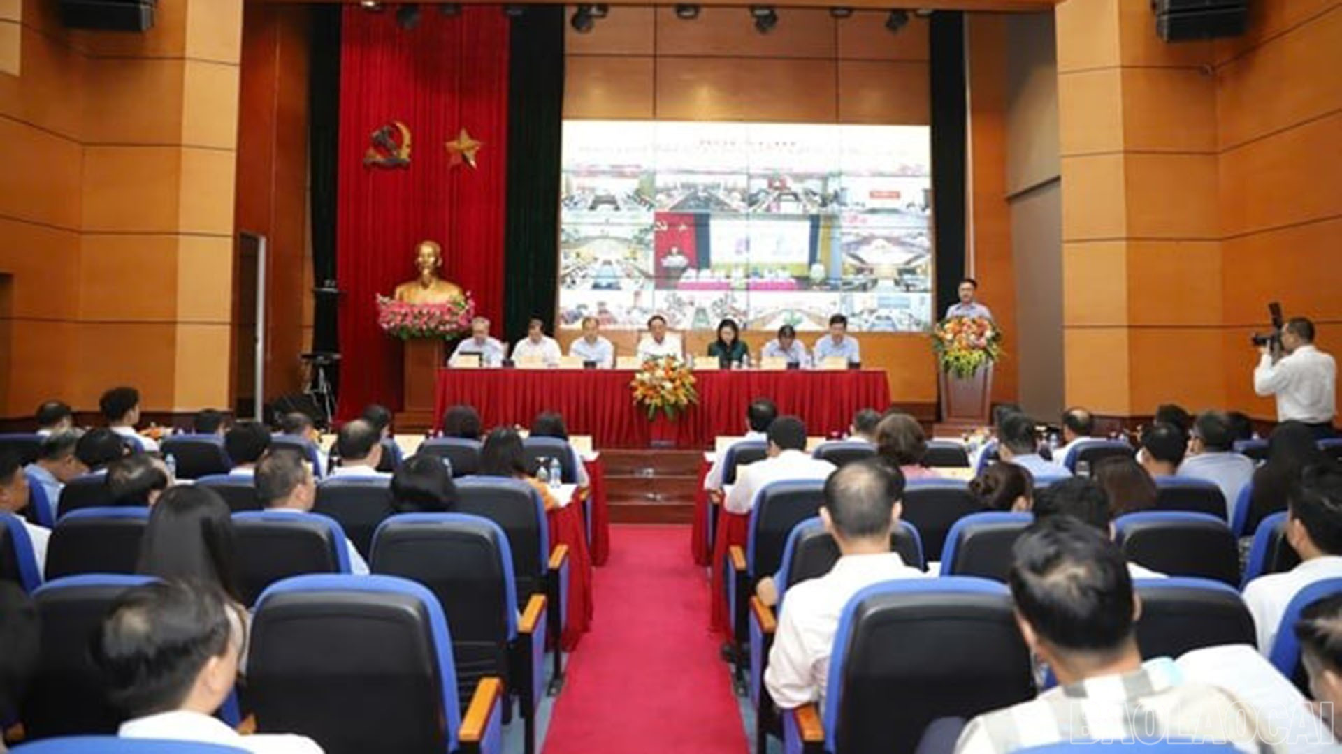 Quang cảnh hội nghị tại điểm cầu Bộ Văn hóa, Thể thao và Du lịch. baolaocai-br_17-7-toancanhvh1.jpg