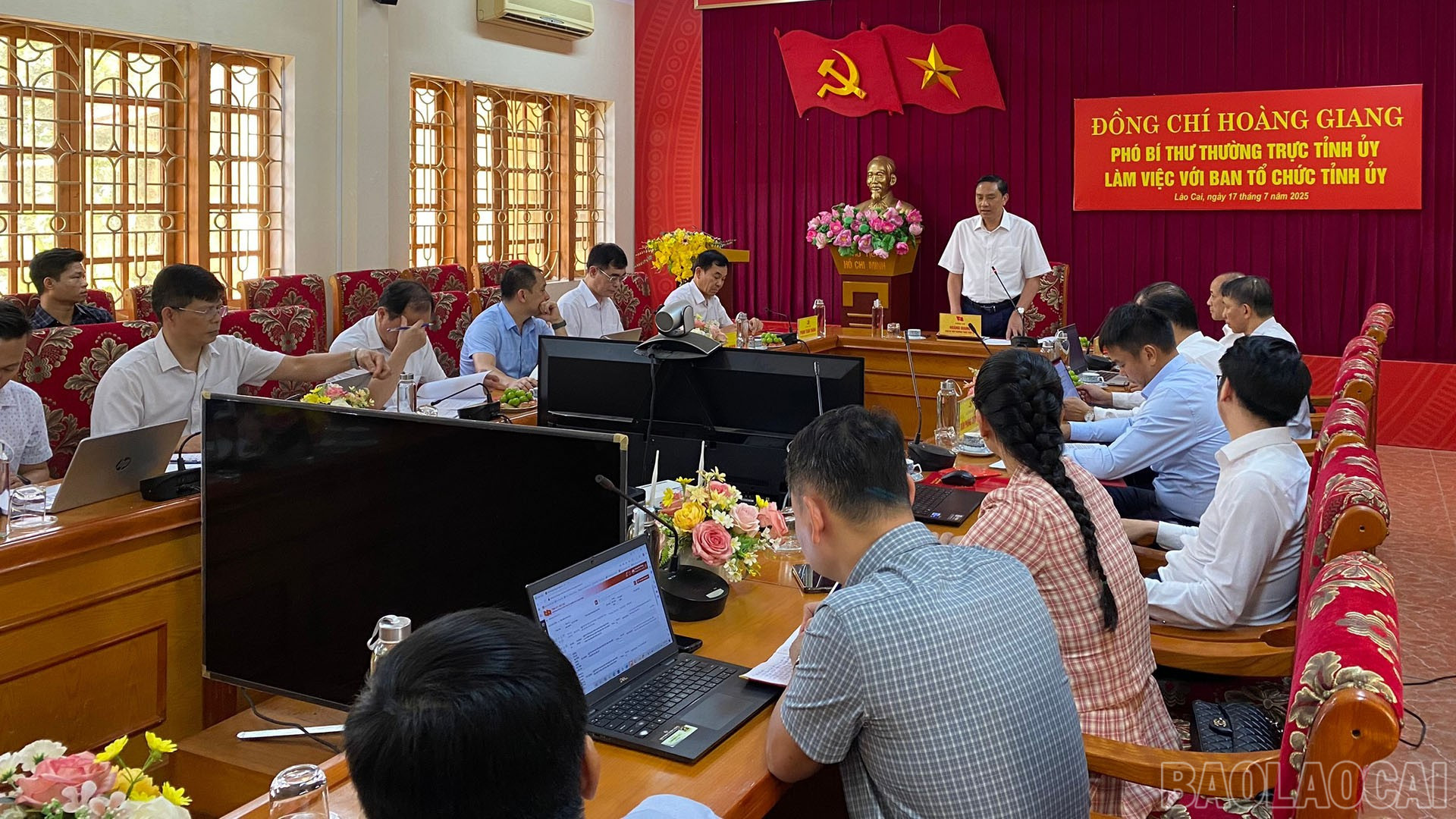 Quang cảnh buổi làm việc. baolaocai-br_17-7-toancanh.jpg
