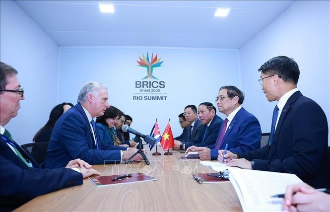 Thủ tướng Phạm Minh Chính gặp Bí thư Thứ nhất Đảng Cộng sản Cuba, Chủ tịch nước Cộng hòa Cuba Miguel Díaz-Canel Bermúdez. Thủ tướng Phạm Minh Chính gặp Bí thư Thứ nhất Đảng Cộng sản Cuba, Chủ tịch nước Cộng hòa Cuba Miguel Díaz-Canel Bermúdez.