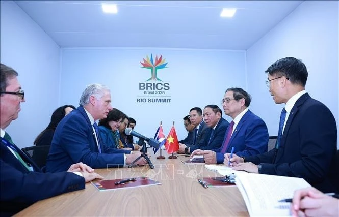 Thủ tướng Phạm Minh Chính gặp Bí thư Thứ nhất Đảng Cộng sản Cuba, Chủ tịch nước Cộng hòa Cuba Miguel Díaz-Canel Bermúdez.