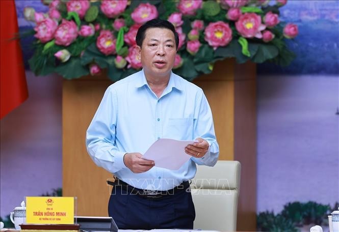 Bộ trưởng Bộ Xây dựng Trần Hồng Minh báo cáo tiến độ thực hiện các dự án trọng điểm ngành giao thông vận tải.