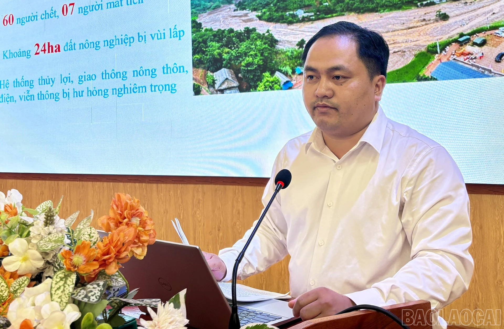 Thông qua dự thảo phương án khôi phục, ổn định sản xuất để tạo sinh kế bền vững cho người dân thôn Làng Nủ, xã Phúc Khánh.