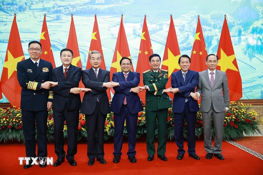 Thủ tướng Phạm Minh Chính cùng các Bộ trưởng Ngoại giao, Quốc phòng, Công an Việt Nam và Trung Quốc.