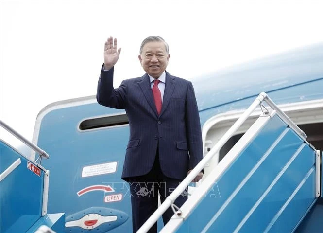 Tổng Bí thư Tô Lâm rời Hà Nội, lên đường tham dự cuộc họp khai mạc Hội đồng Hòa bình về Gaza.