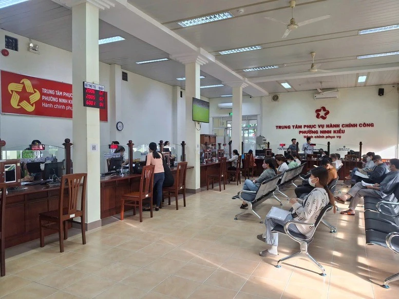 Thủ tướng Chính phủ Phạm Minh Chính yêu cầu bảo đảm cắt giảm, đơn giản hóa thủ tục hành chính, điều kiện kinh doanh và thực hiện thủ tục hành chính thông suốt, hiệu quả trong triển khai chính quyền địa phương 2 cấp.