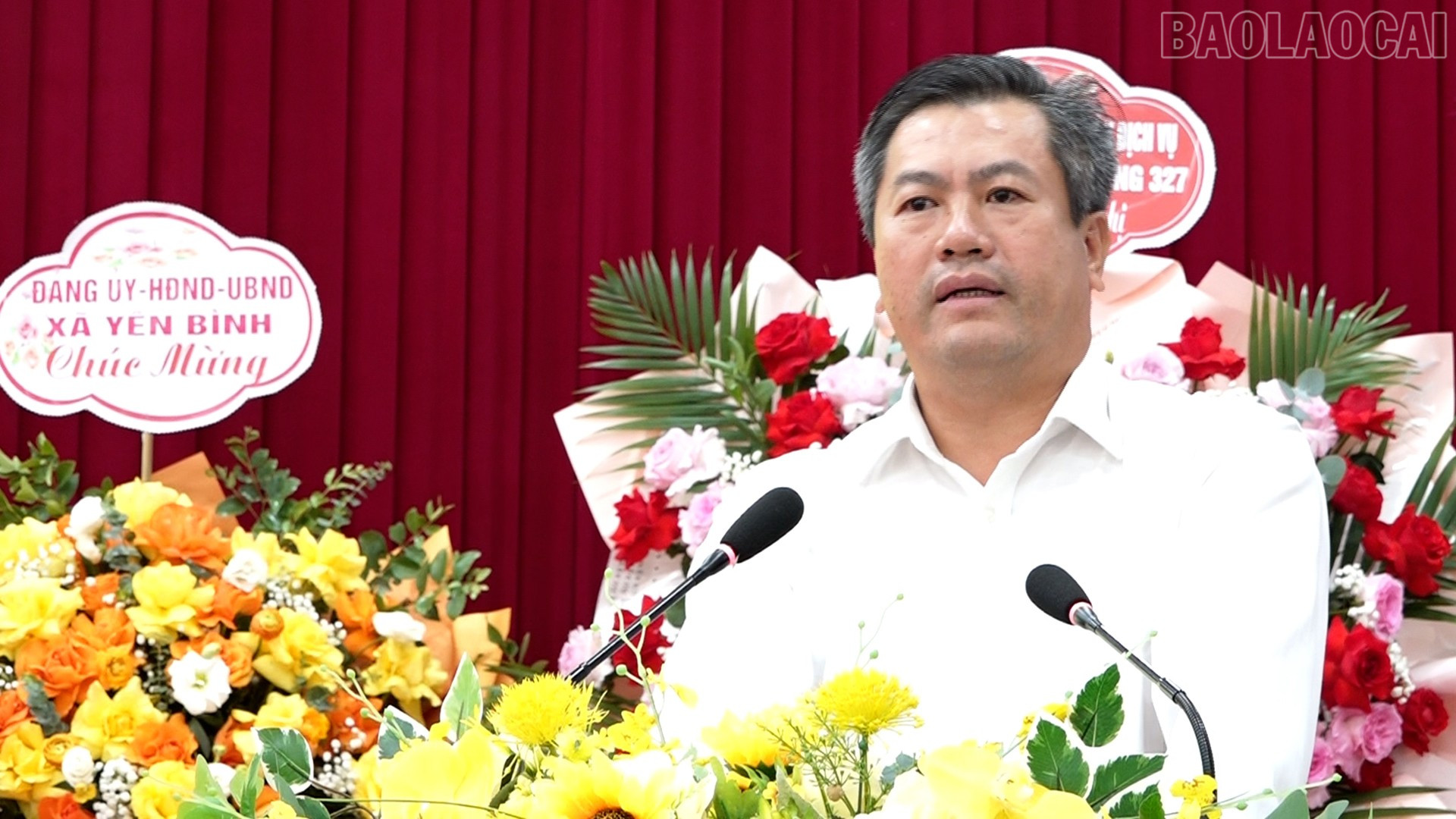 Đồng chí Nguyễn Huy Long - Ủy viên Phòng Công nghiệp thương mại Việt Nam, Chủ tịch Hiệp hội doanh nghiệp tỉnh Lào Cai phát biểu tại hội nghị. baolaocai-tr_11-10-phatbieu.jpg