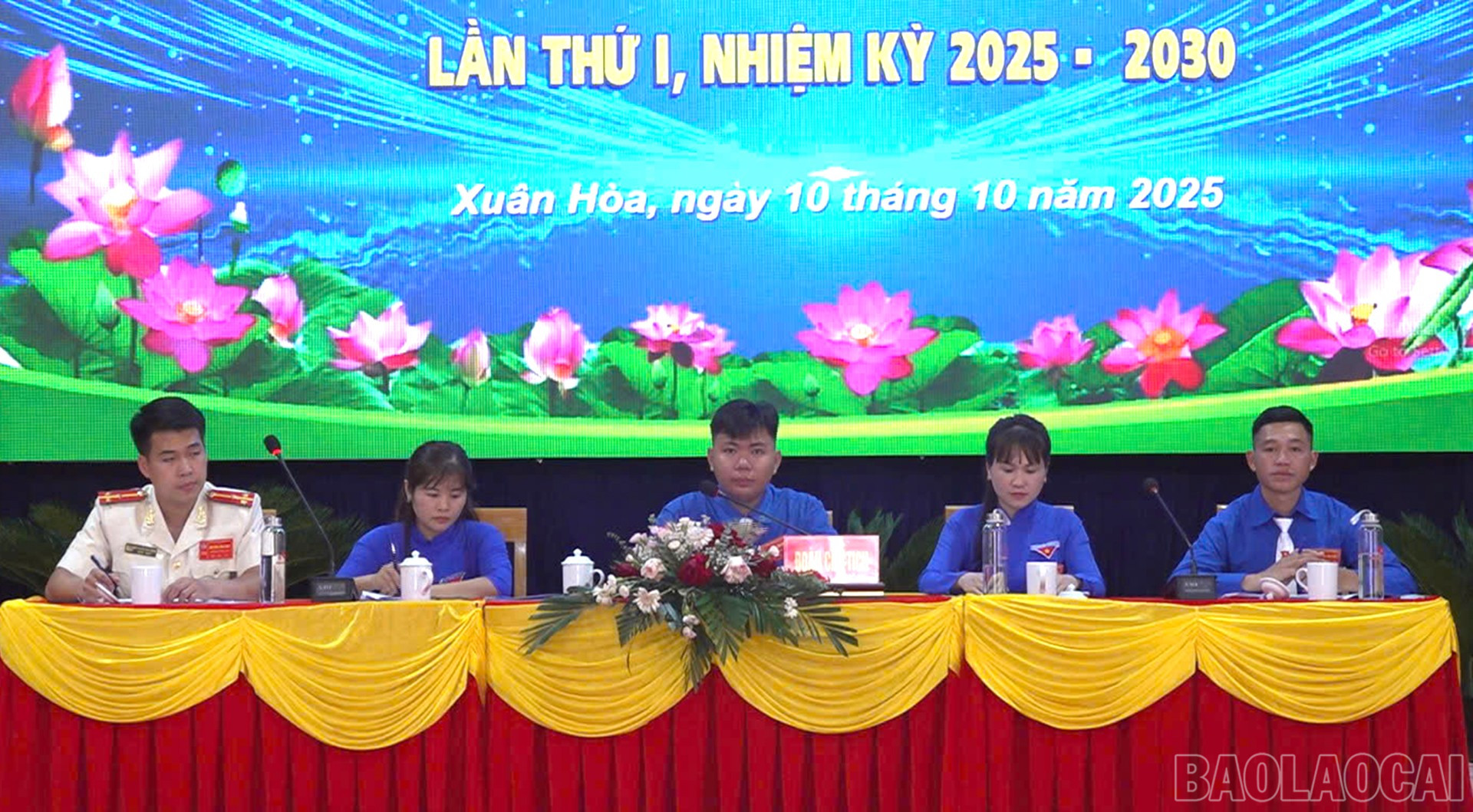 Đoàn Chủ tịch điều hành đại hội. baolaocai-br_doanchutich.jpg