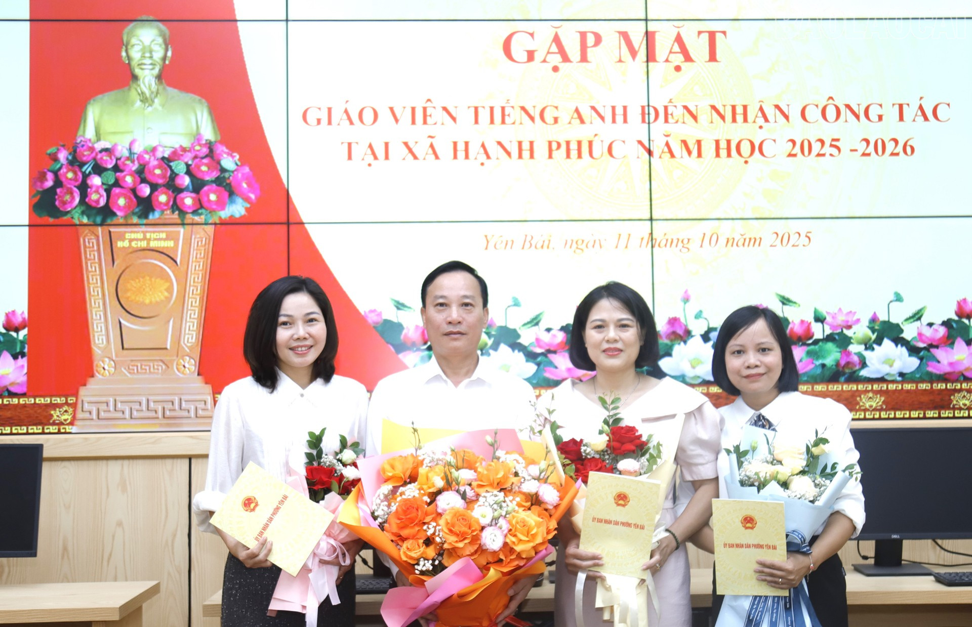 Bốn thầy, cô giáo tham gia biệt phái. Bốn thầy, cô giáo tham gia biệt phái.