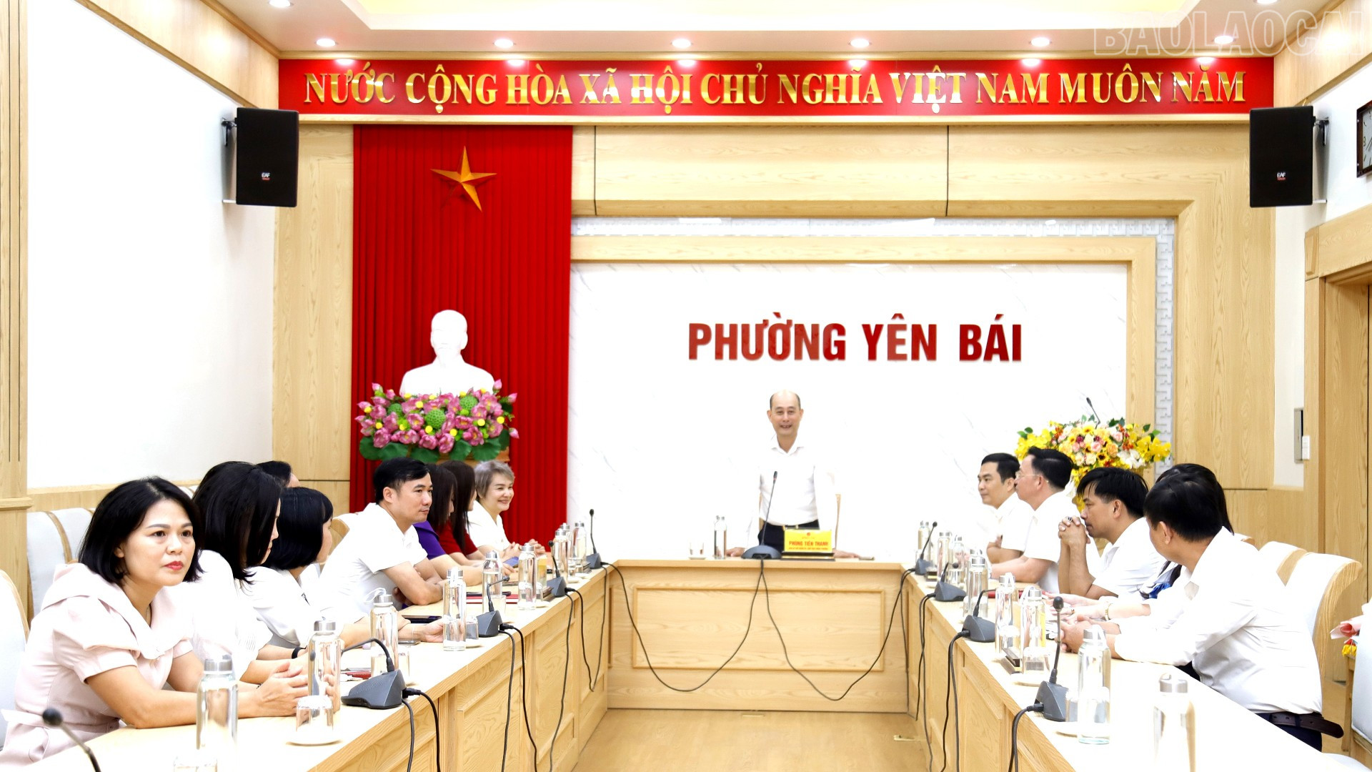 Quang cảnh buổi gặp mặt. baolaocai-tr_11-10-giaovien1.jpg