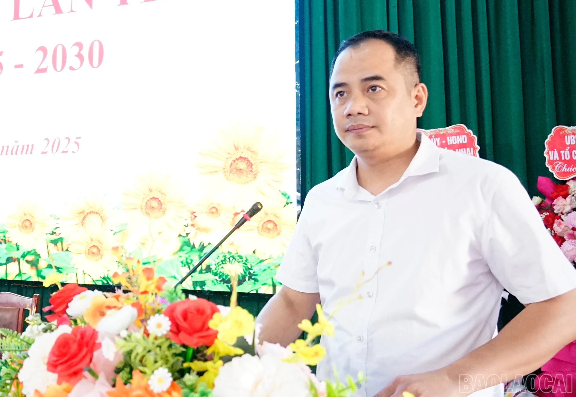 Đồng chí Đinh Mạnh Linh - Phó Bí thư Thường trực Đảng ủy xã Bảo Nhai phát biểu chỉ đạo tại đại hội.