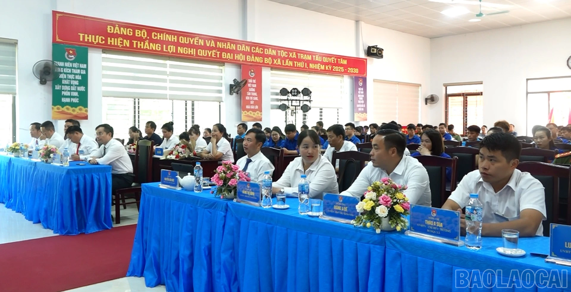 Các đại biểu dự đại hội.