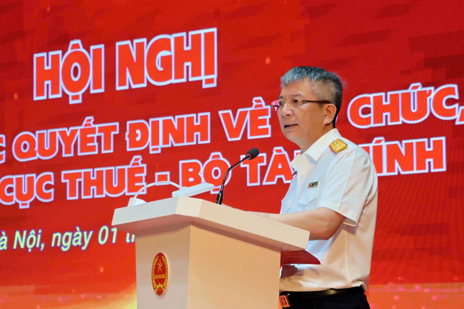مدير إدارة الضرائب ماي شوان ثانه. Cục trưởng Cục Thuế Mai Xuân Thành.