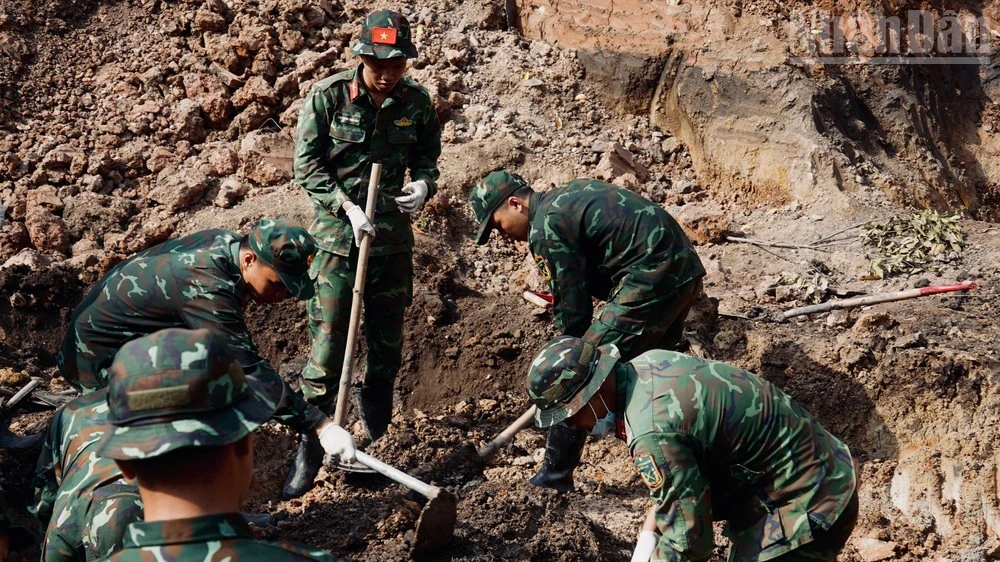 Lực lượng làm nhiệm vụ thuộc Bộ Tư lệnh Thành phố Hồ Chí Minh. (Ảnh: LÊ THÀNH)