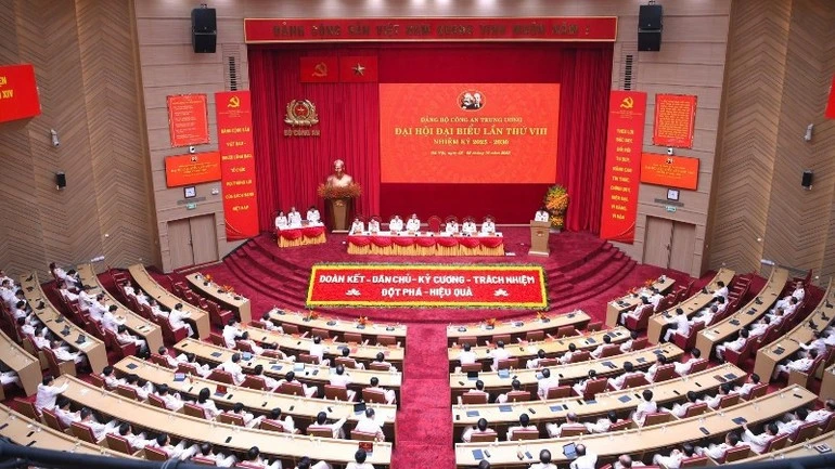 Toàn cảnh phiên bế mạc.