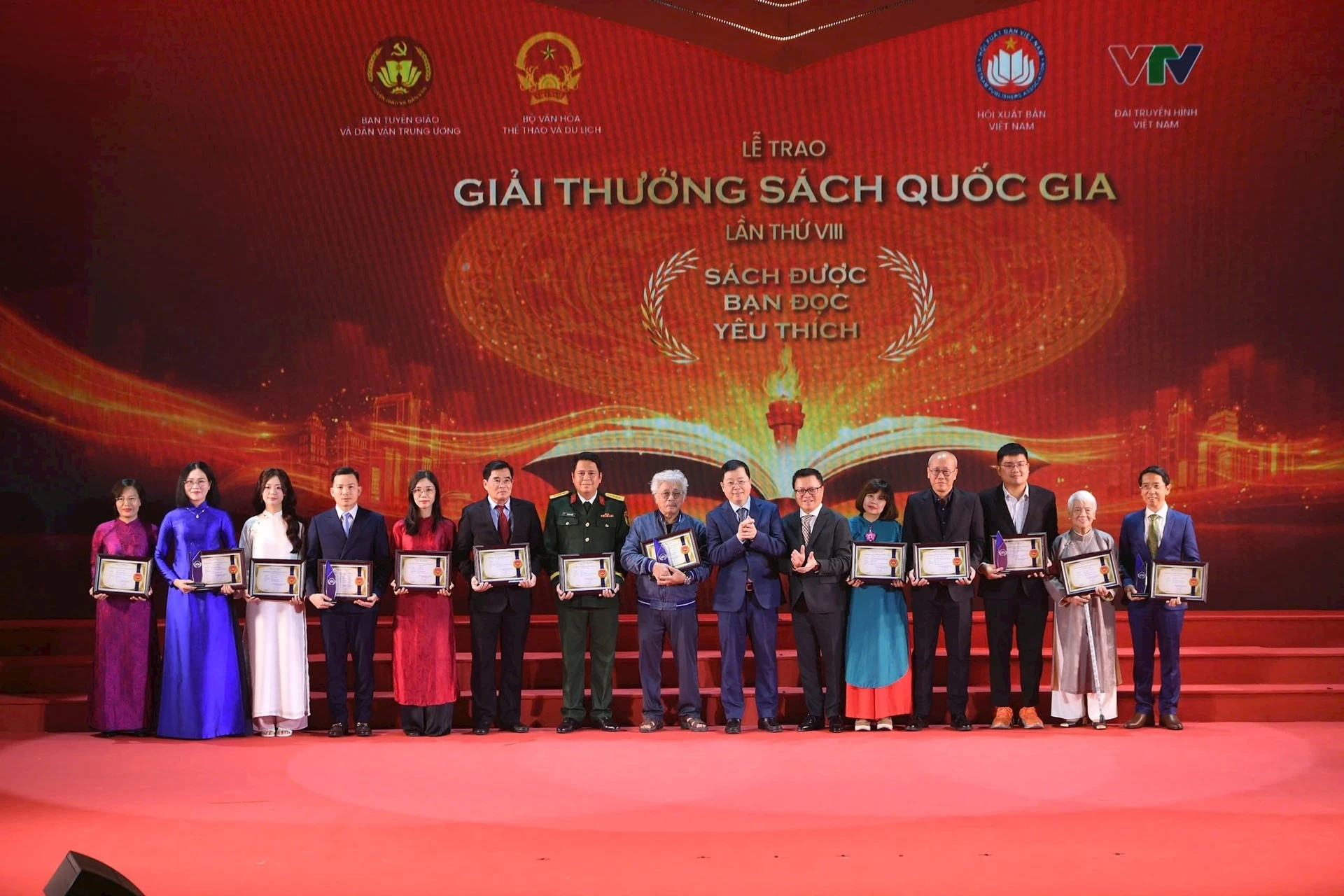 Trao giải Sách được bạn đọc yêu thích.