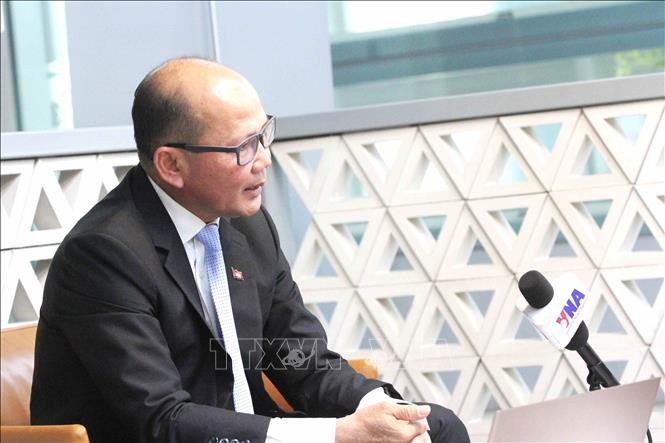 Thạc sĩ Uch Leang - quyền Vụ trưởng Vụ Nghiên cứu Á-Phi và Trung Đông, Viện Quan hệ Quốc tế Campuchia (IRIC), Viện Hàn lâm Hoàng gia Campuchia (RAC); Chủ tịch Hội cựu Sinh viên Campuchia học tập tại Việt Nam (CAVA) trả lời phỏng vấn phóng viên TTXVN tại Phnom Penh.