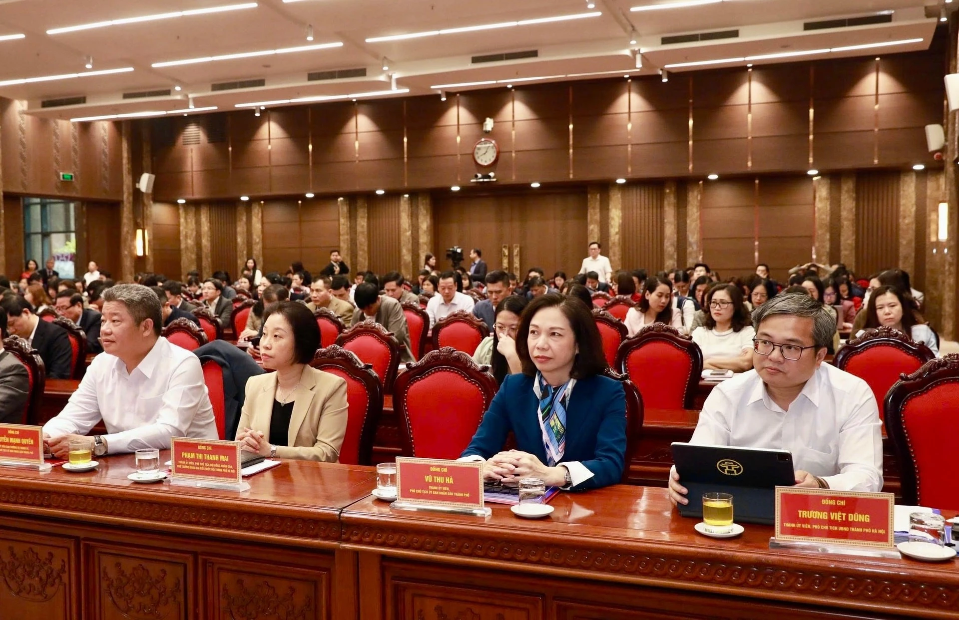 Các đại biểu tham dự hội nghị tại điểm cầu Thành ủy Hà Nội.