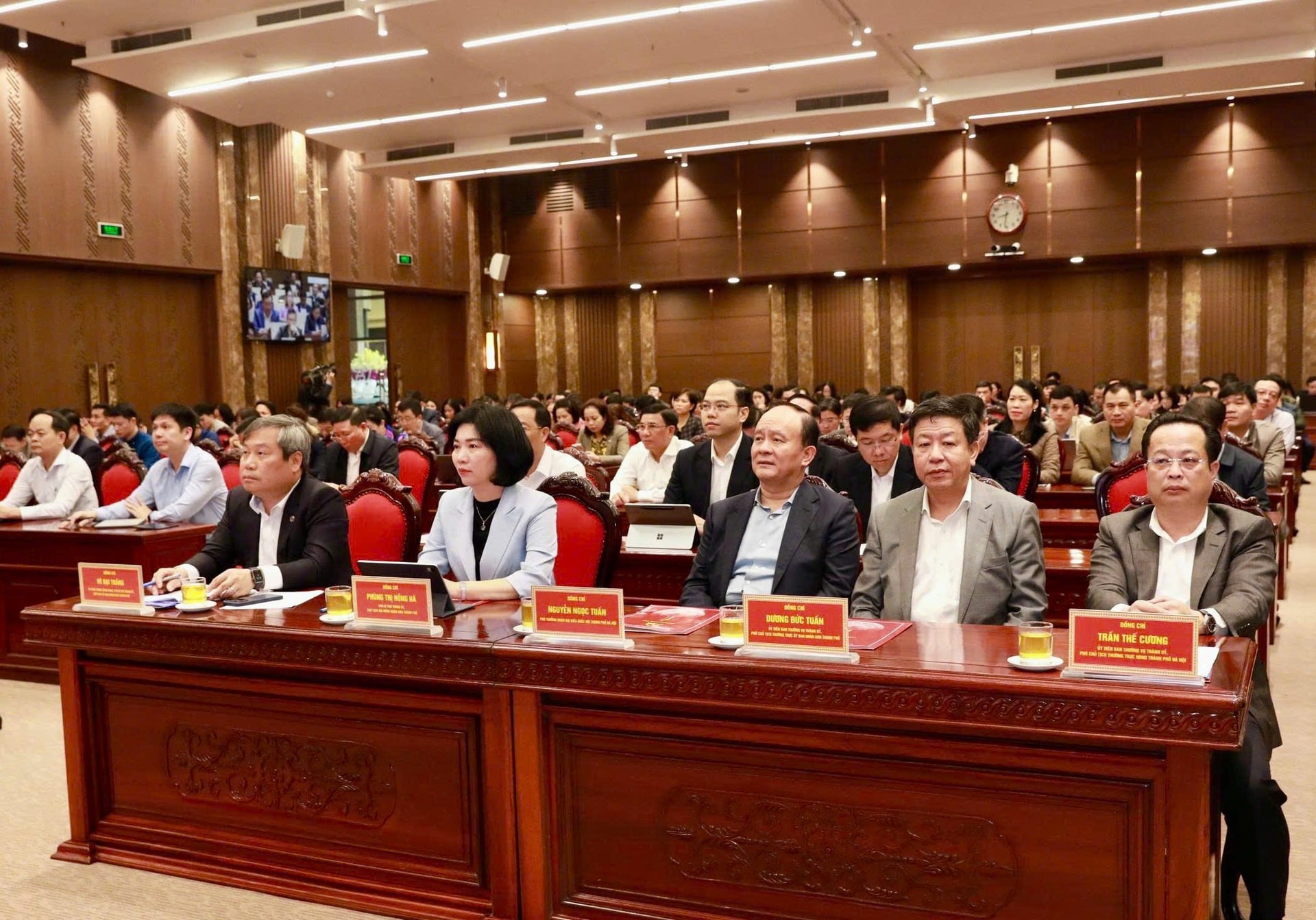 Các đại biểu tham dự hội nghị tại điểm cầu Thành ủy Hà Nội.