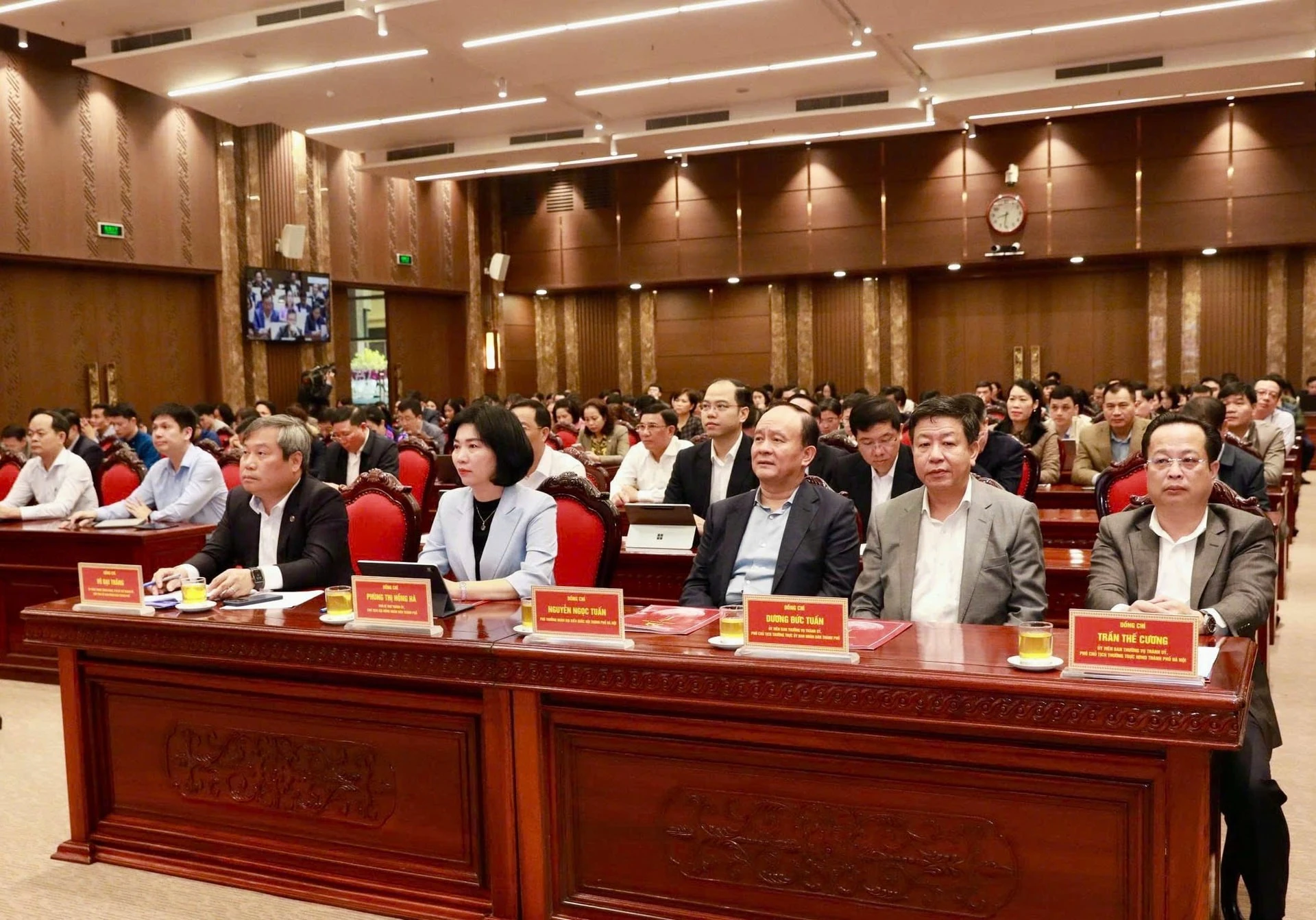 Các đại biểu tham dự hội nghị tại điểm cầu Thành ủy Hà Nội.