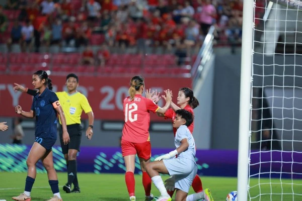 Chỉ trong vòng 20 phút đầu trận, các cô gái Việt Nam đã tạo ra 4 bàn thắng.