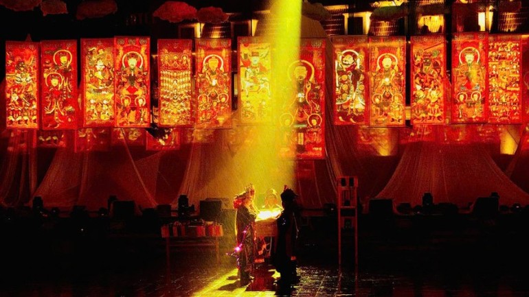 Hiệu ứng ánh sáng tôn vinh vẻ đẹp trong văn hóa, tín ngưỡng của đồng bào Dao đỏ.