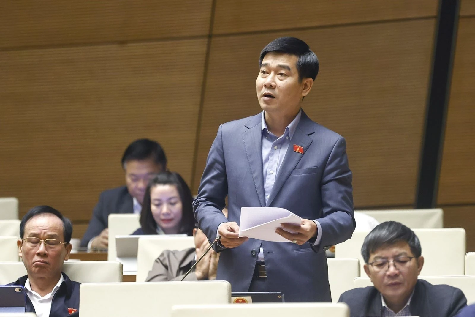 Đại biểu Quốc hội tỉnh Thanh Hóa Lê Thanh Hoàn phát biểu.