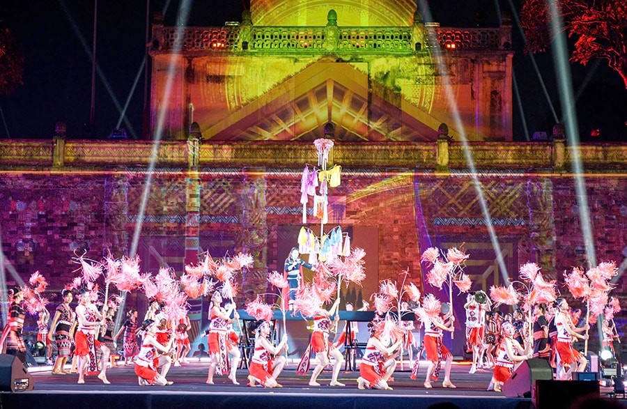 Biểu diễn nghệ thuật tại Lễ hội Văn hóa thế giới Hà Nội năm 2025 ở Trung tâm di sản Hoàng thành Thăng Long.