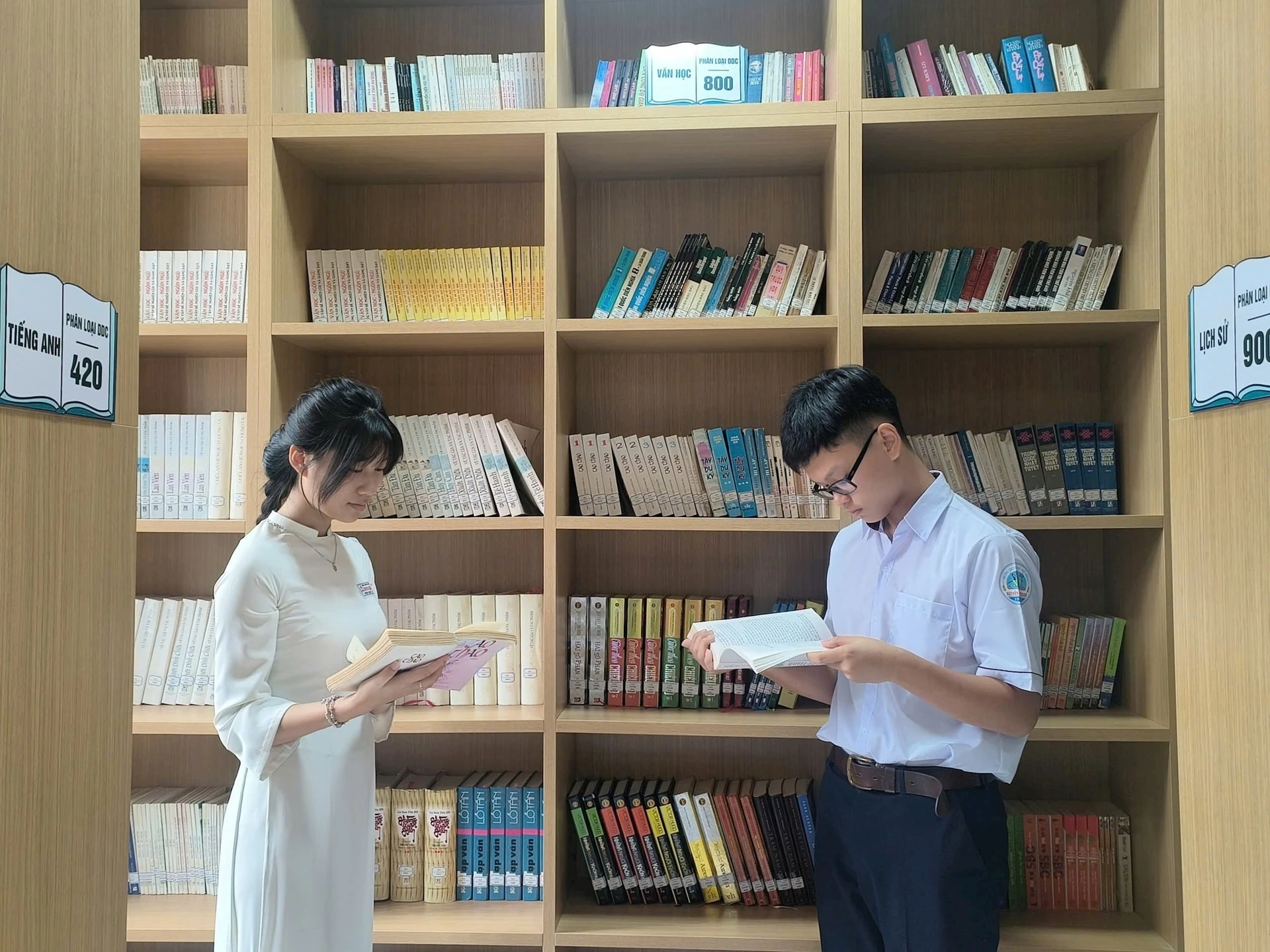 Việc thống nhất một bộ sách giáo khoa toàn quốc giúp học sinh học thuận lợi, giảm chi phí cho gia đình và bảo đảm công bằng.