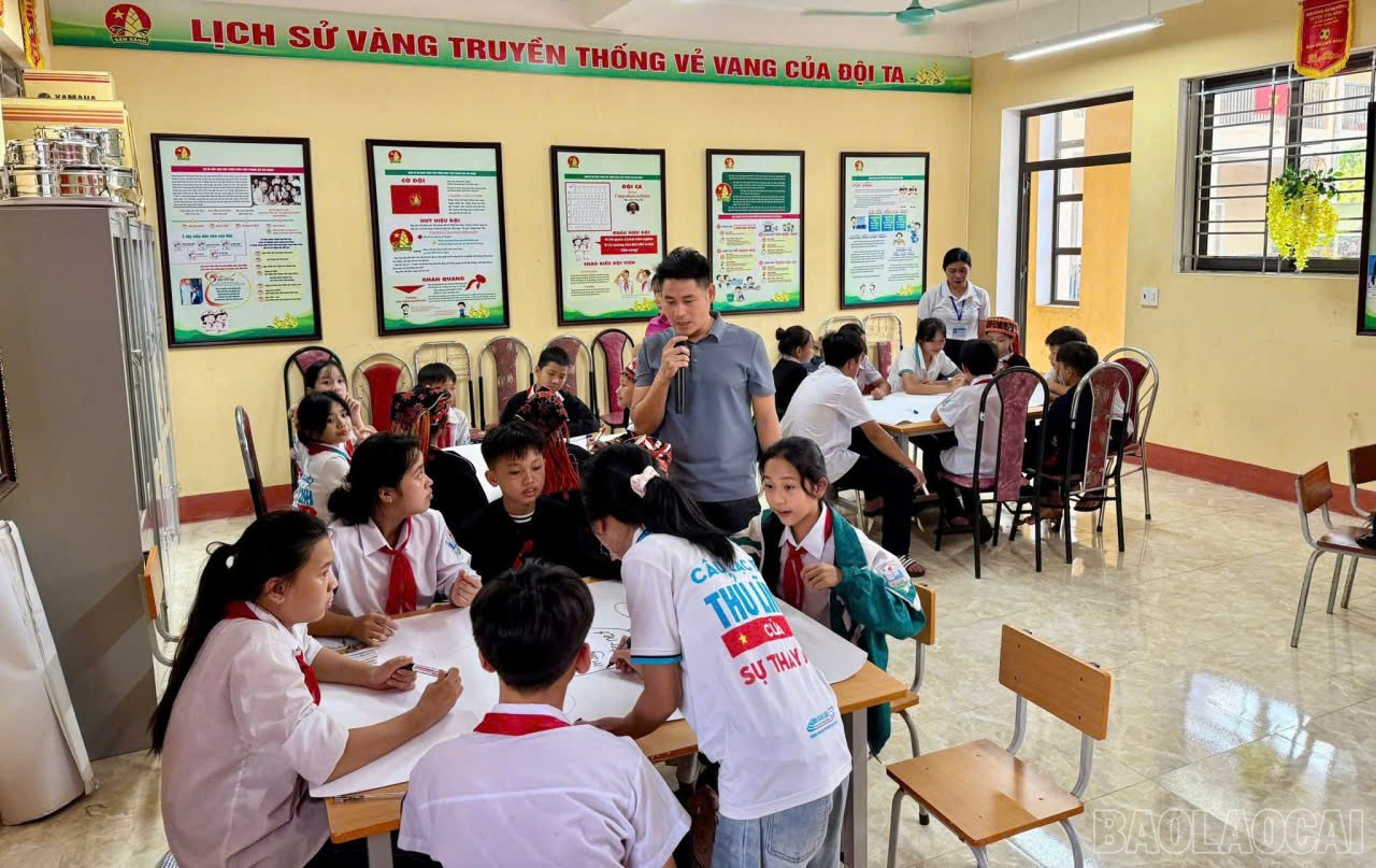 Việc tham gia câu lạc bộ theo chủ đề và làm việc theo nhóm phát huy được năng lực của mỗi thành viên. baolaocai-br_z7052822240523-fef2bbd689b92e04be2a1571c4300d07.jpg