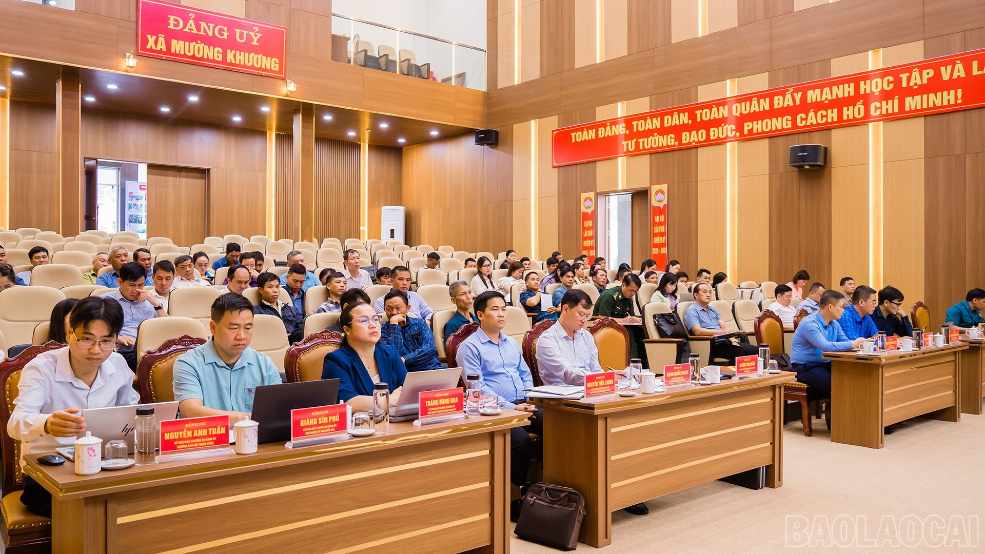 Đại biểu dự hội nghị. baolaocai-br_27-9-quangcanh2.jpg