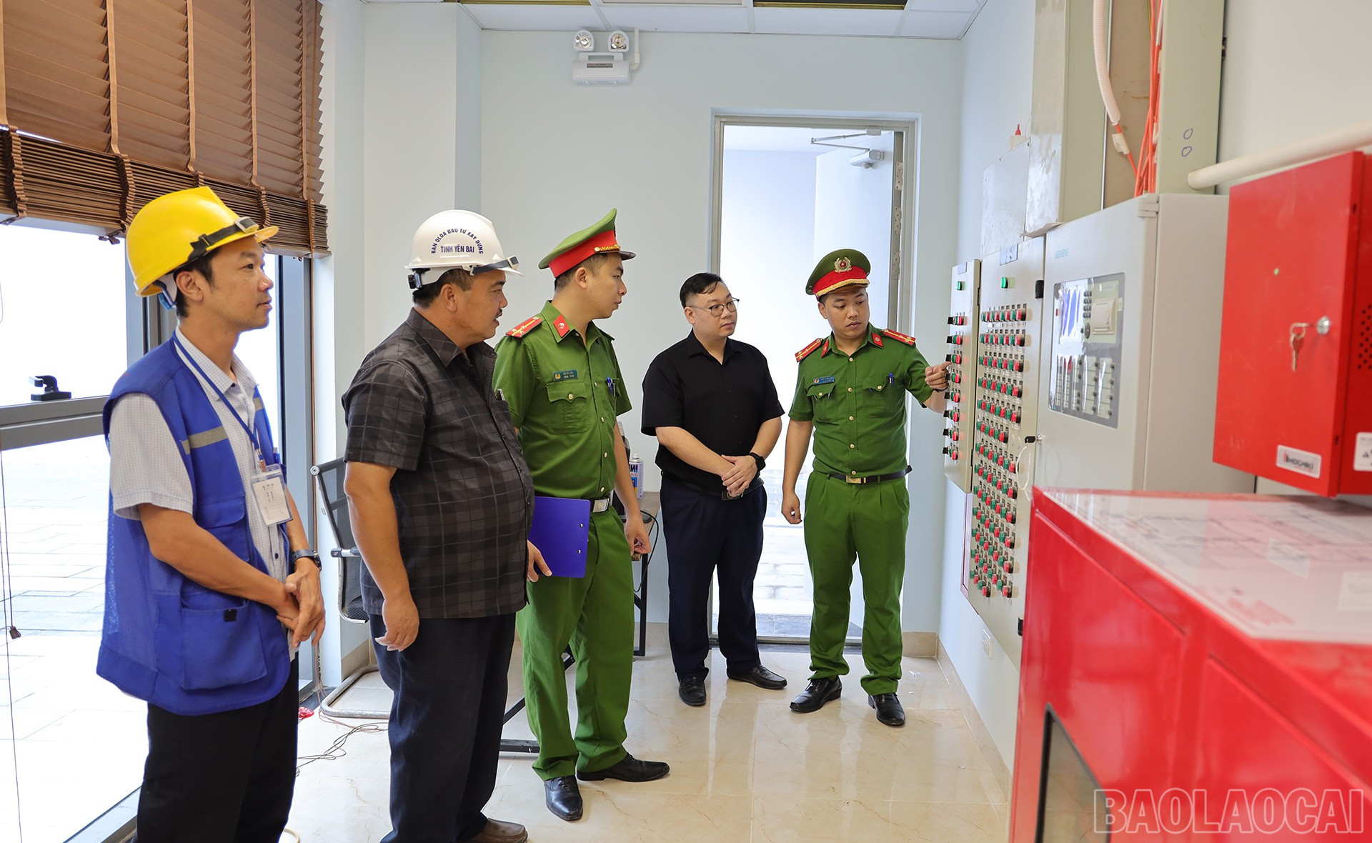 Bảo đảm an toàn tuyệt đối về cháy, nổ trong những ngày diễn ra Đại hội, sẵn sàng phương án, xử lý tình huống phức tạp về an ninh trật tự, cứu nạn, cứu hộ có thể xảy ra. Bảo đảm an toàn tuyệt đối về cháy, nổ trong những ngày diễn ra Đại hội, sẵn sàng phương án, xử lý tình huống phức tạp về an ninh trật tự, cứu nạn, cứu hộ có thể xảy ra.