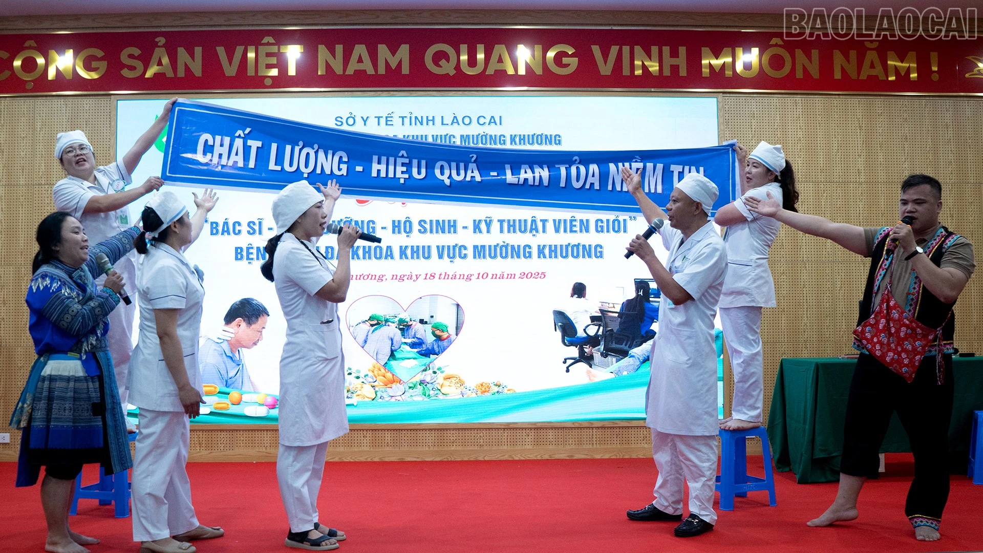 Các thí sinh tham gia phần thi tiểu phẩm.