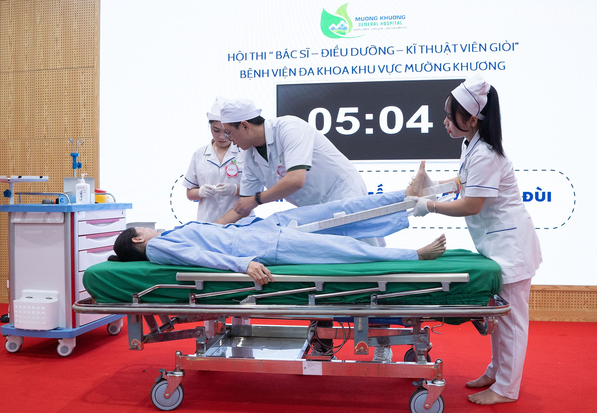 Các đội tham gia phần thi thực hành trên người. baolaocai-tr_cac-doi-thi-thuc-hanh-tren-nguoi.jpg