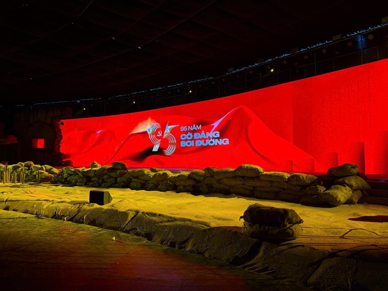 Người tham quan giờ đây không chỉ nhìn thấy lịch sử, mà còn có thể chạm, cảm nhận và đồng hành cùng lịch sử. Người tham quan giờ đây không chỉ nhìn thấy lịch sử, mà còn có thể chạm, cảm nhận và đồng hành cùng lịch sử.