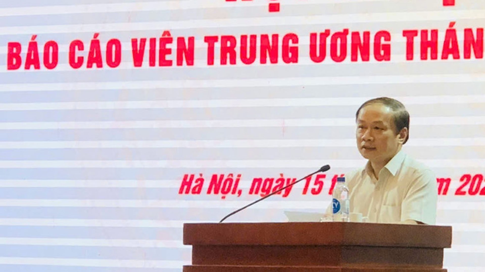 Đồng chí Phạm Tất Thắng - Ủy viên Trung ương Đảng, Phó Trưởng ban Tuyên giáo và Dân vận Trung ương phát biểu tại Hội nghị. 15-8-ongthang.jpg