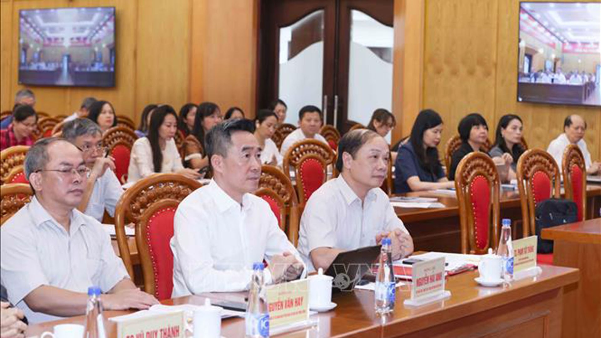 Các đại biểu tham dự Hội nghị tại Ban Tuyên giáo và Dân vận Trung ương. 15-8-cacdaibieu.jpg