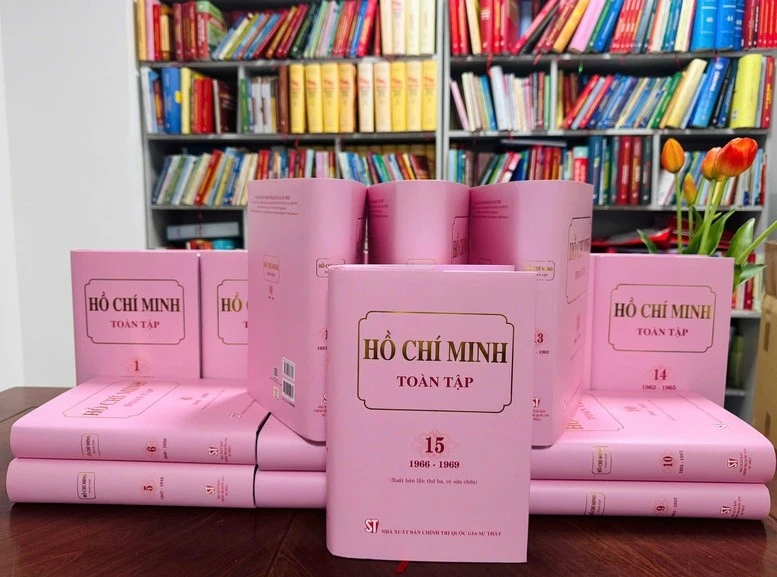 Bộ sách Hồ Chí Minh Toàn tập (15 tập)