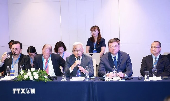 Đại diện lãnh đạo các doanh nghiệp quốc tế về lĩnh vực tài chính tham dự buổi tiếp. (Ảnh: Dương Giang/TTXVN)