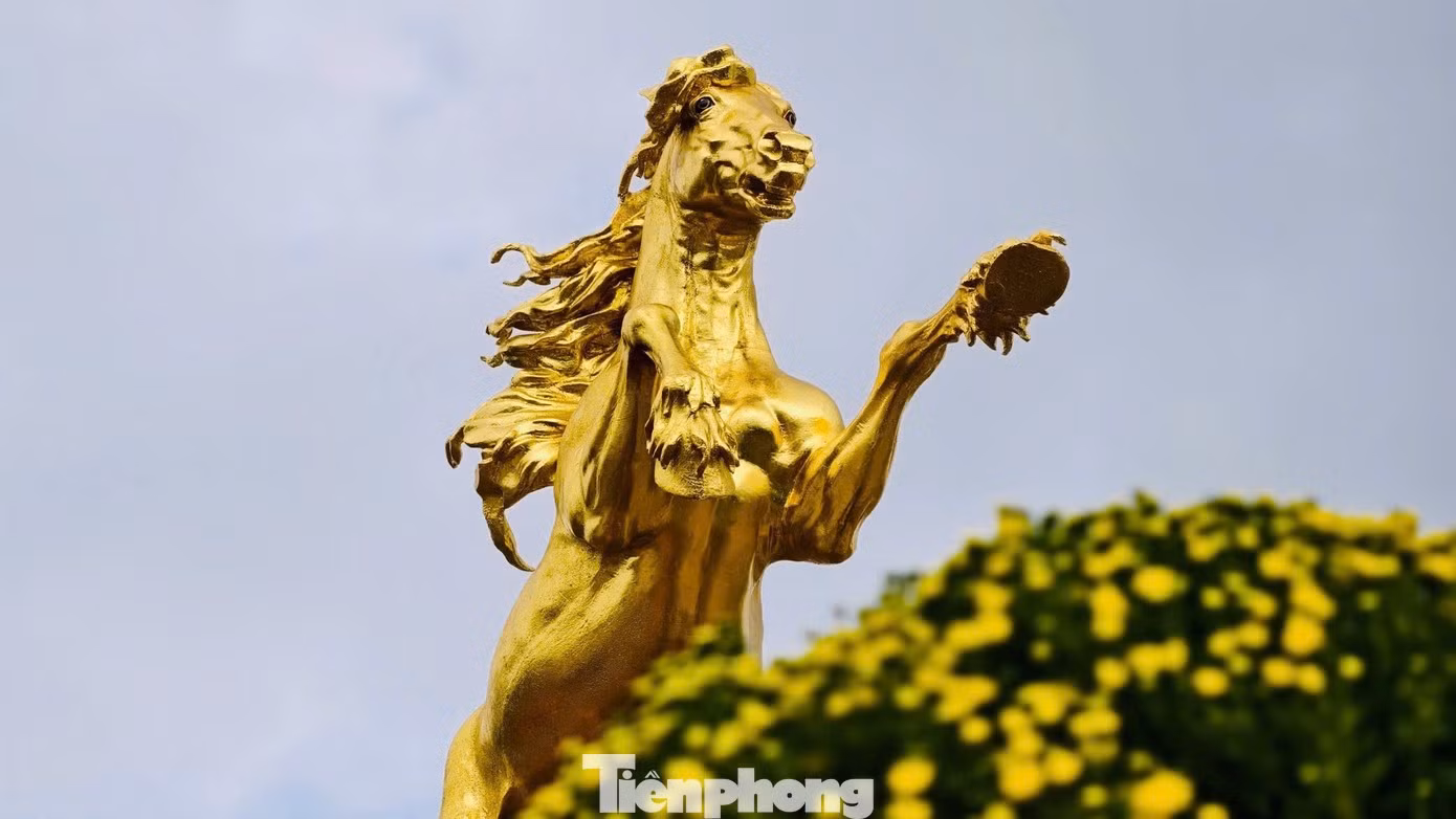 Cận cảnh hơn 20 linh vật ngựa khắp cả nước ảnh 2