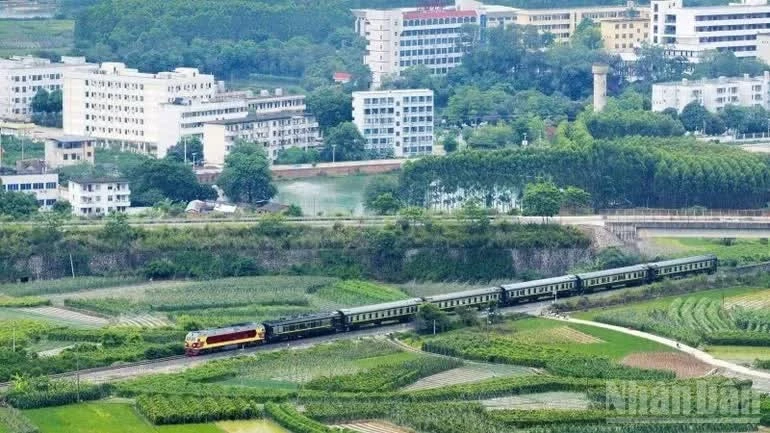 Việt Nam tiếp tục hợp tác với các nước trong khu vực và tổ chức quốc tế trong lĩnh vực đường sắt, đặc biệt là trong khuôn khổ Tổ chức Hợp tác Đường sắt (OSJD), nhằm thúc đẩy kết nối vận tải với mạng lưới đường sắt Á - Âu.