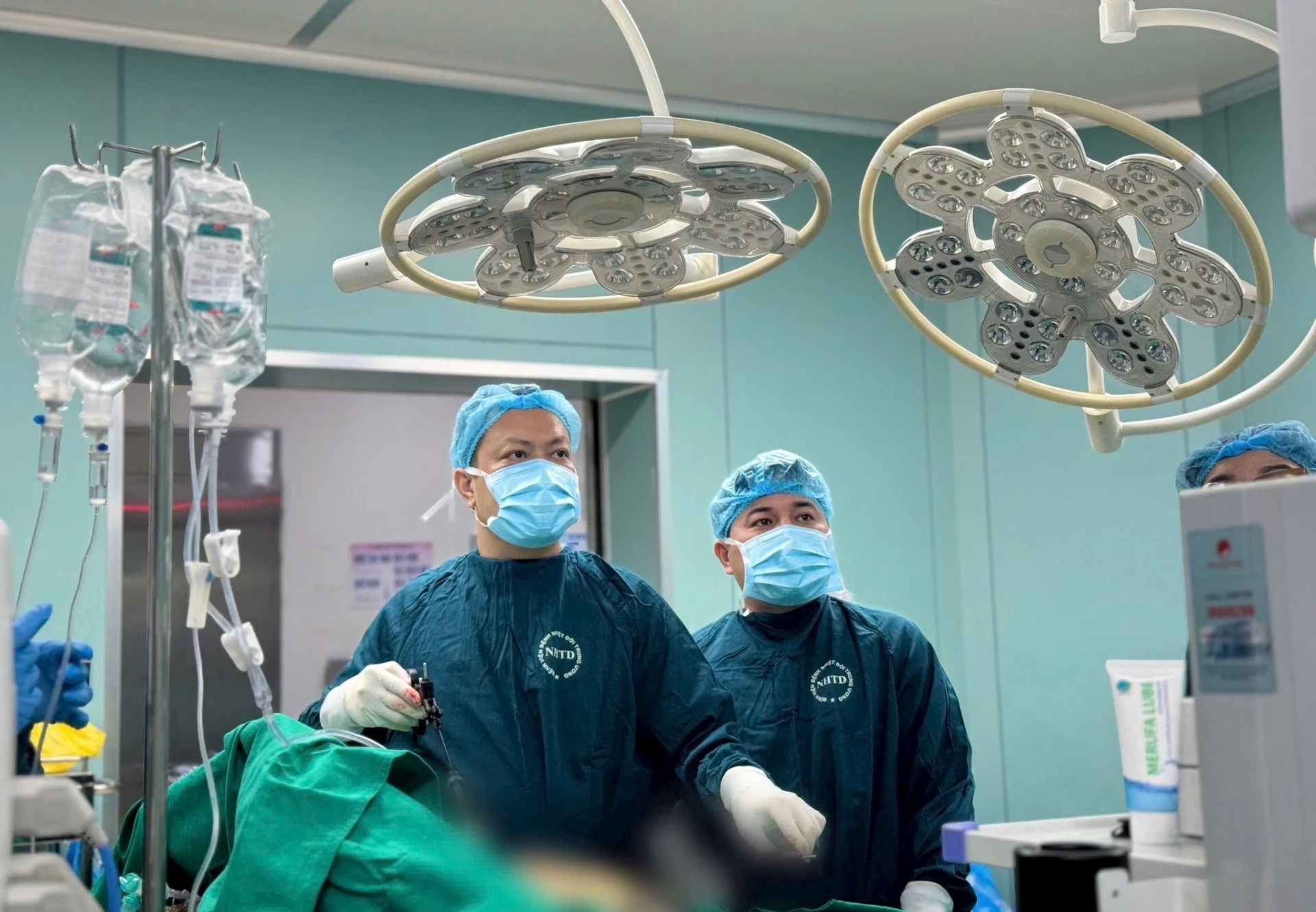 Can thiệp phẫu thuật nội soi thành công, giúp bệnh nhân vượt qua nguy kịch.