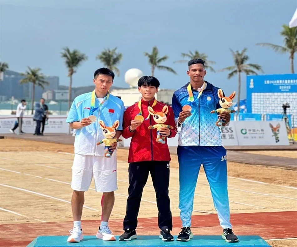 Phạm Văn Nghĩa mang về tấm HCV thứ hai cho điền kinh Việt Nam.