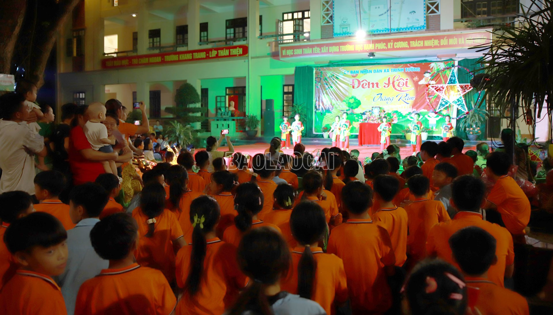 Đoàn đã đến thăm, tặng quà Tết trung thu tại xã Trịnh Tường. baolaocai-c_img-0035.jpg